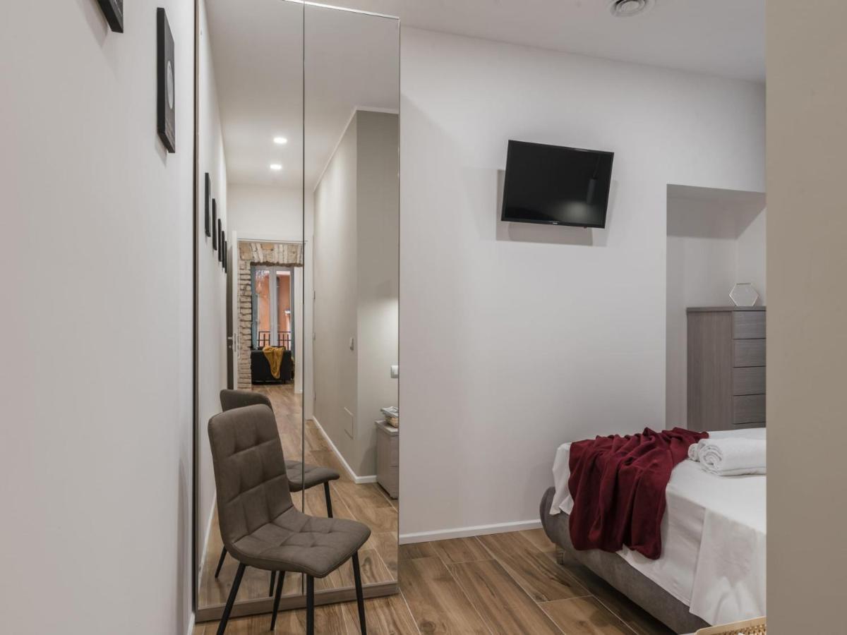 The Best Rent - Modern Three-Bedroom Apartment A Few Steps From The Colosseum Exterior foto